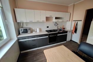 Merginai išnuomojamas 1 šviesus kamb. 4 kamb.bute